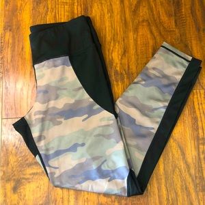 Yelete Black and Camo Activewear Leggings - Size Large